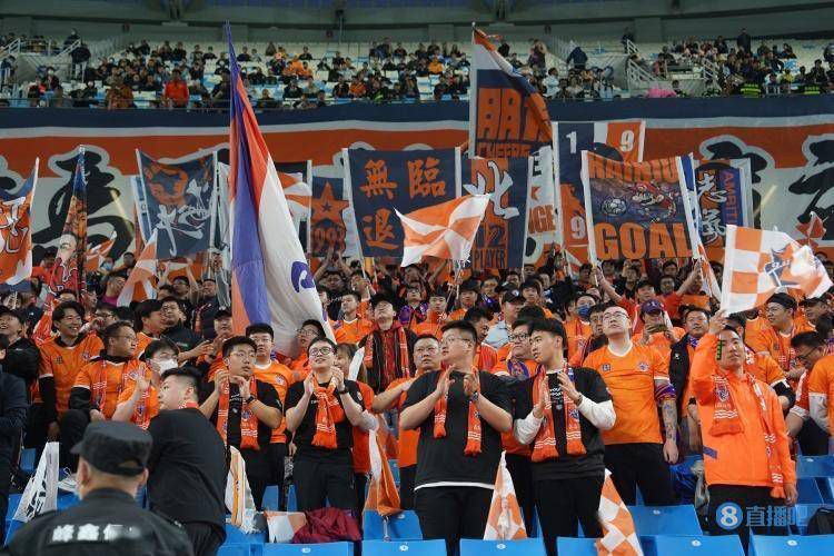 拜仁官方在公告中表示：“当晚的检查结果显示，格纳布里左侧内收肌区域肌腱受伤，他会缺席接下来一段时间的比赛。